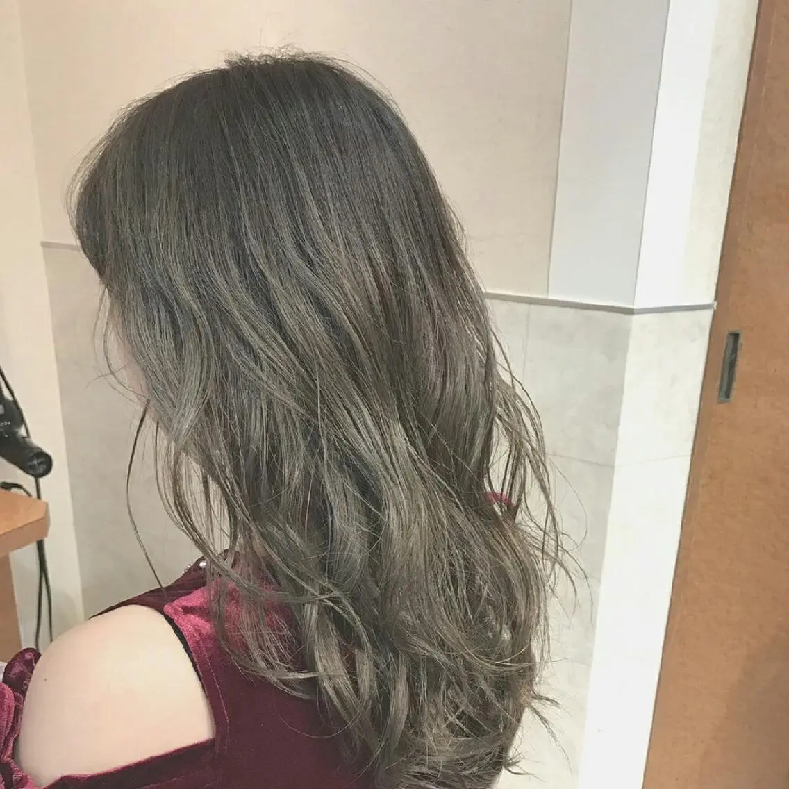 セミロング ロング カラー ブルーカラー ブルージュ グレージュ ハイライトカラー ハイライト 100%髪質改善特化 TRUNSのヘアスタイル