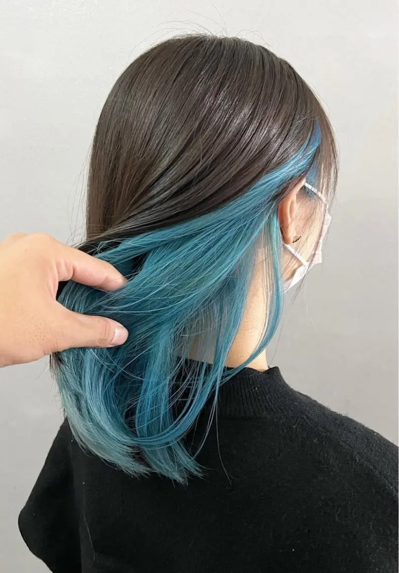 ミディアム カラー アクアカラー ブルーカラー インナーカラー ヘアカラー CHERIEブリーチ ダブルカラー 天神のヘアスタイル