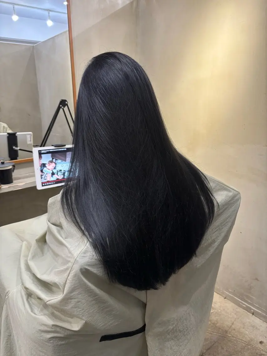 ロング カラー 黒髪 ブリーチ ブルーカラー ブルーブラック ブリーチなしカラー ヘアカラー 中園康 /カラー/ブリーチのヘアスタイル