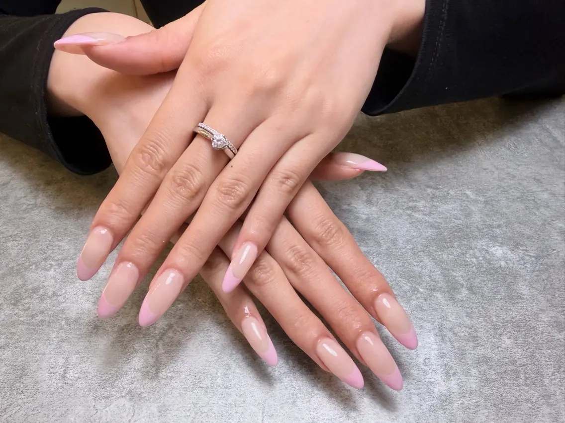 フレンチネイル(ベースカラー込み)💅の写真