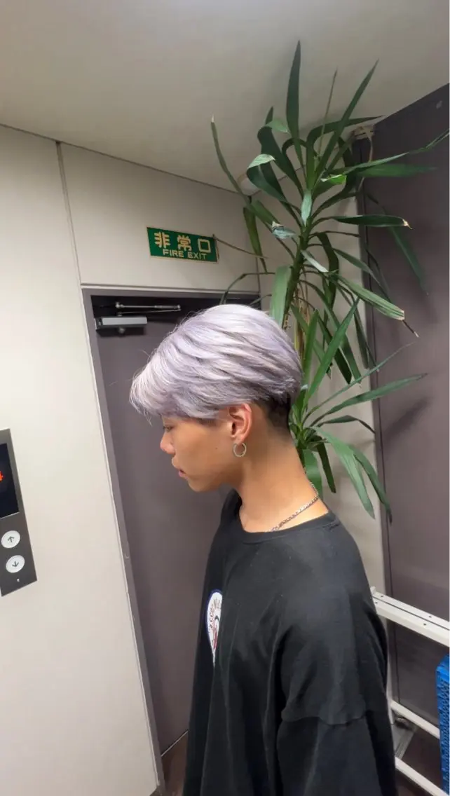 カラー メンズ センターパート カット ヘアカラー 店長 ハイトーン× 髪質改善/舘野 涼太のヘアスタイル