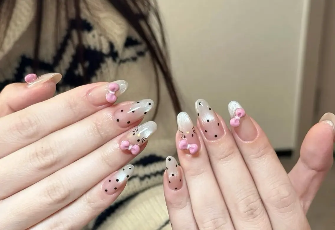 ネイル アートネイル オーロラネイル チークネイル フレンチネイル ガラスフレンチ ハンドネイル 🎀YooLi Nail salonのネイルデザイン