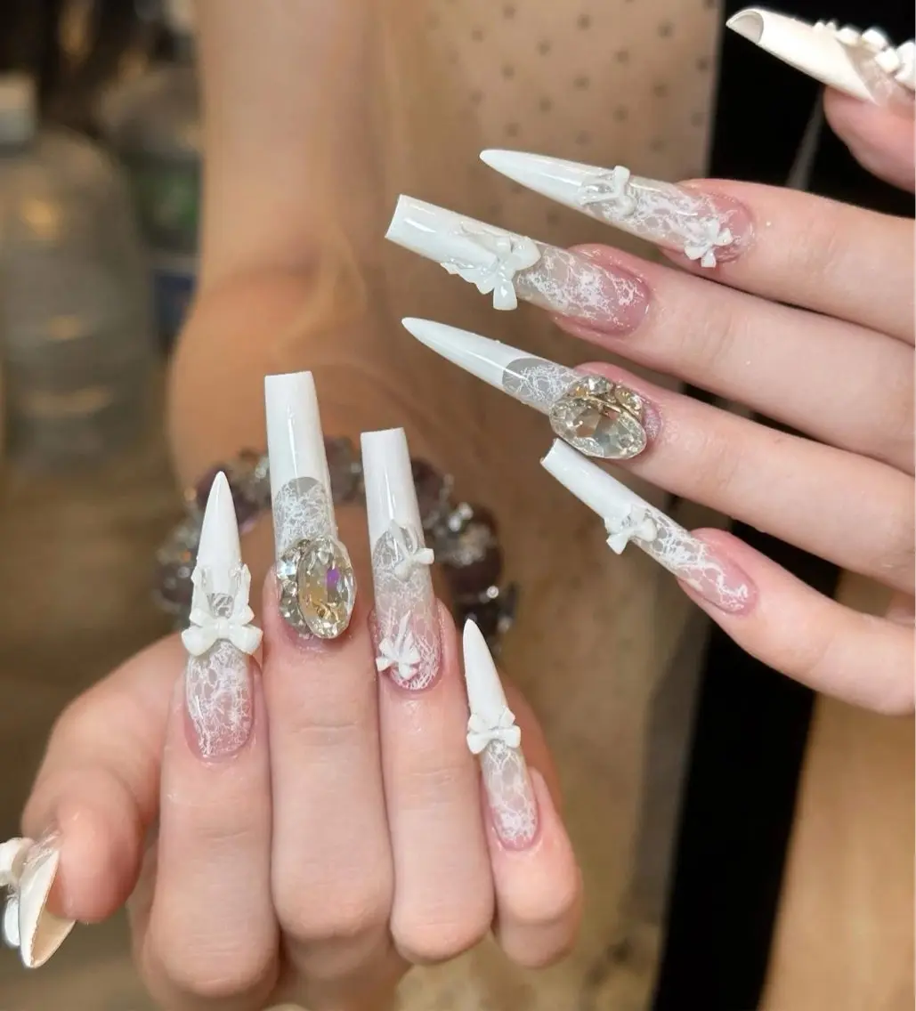 ネイル 長さ出し フレンチネイル ジェルネイル ガラスフレンチ 韓国ネイル ハンドネイル Minette nailHuongのネイルデザイン