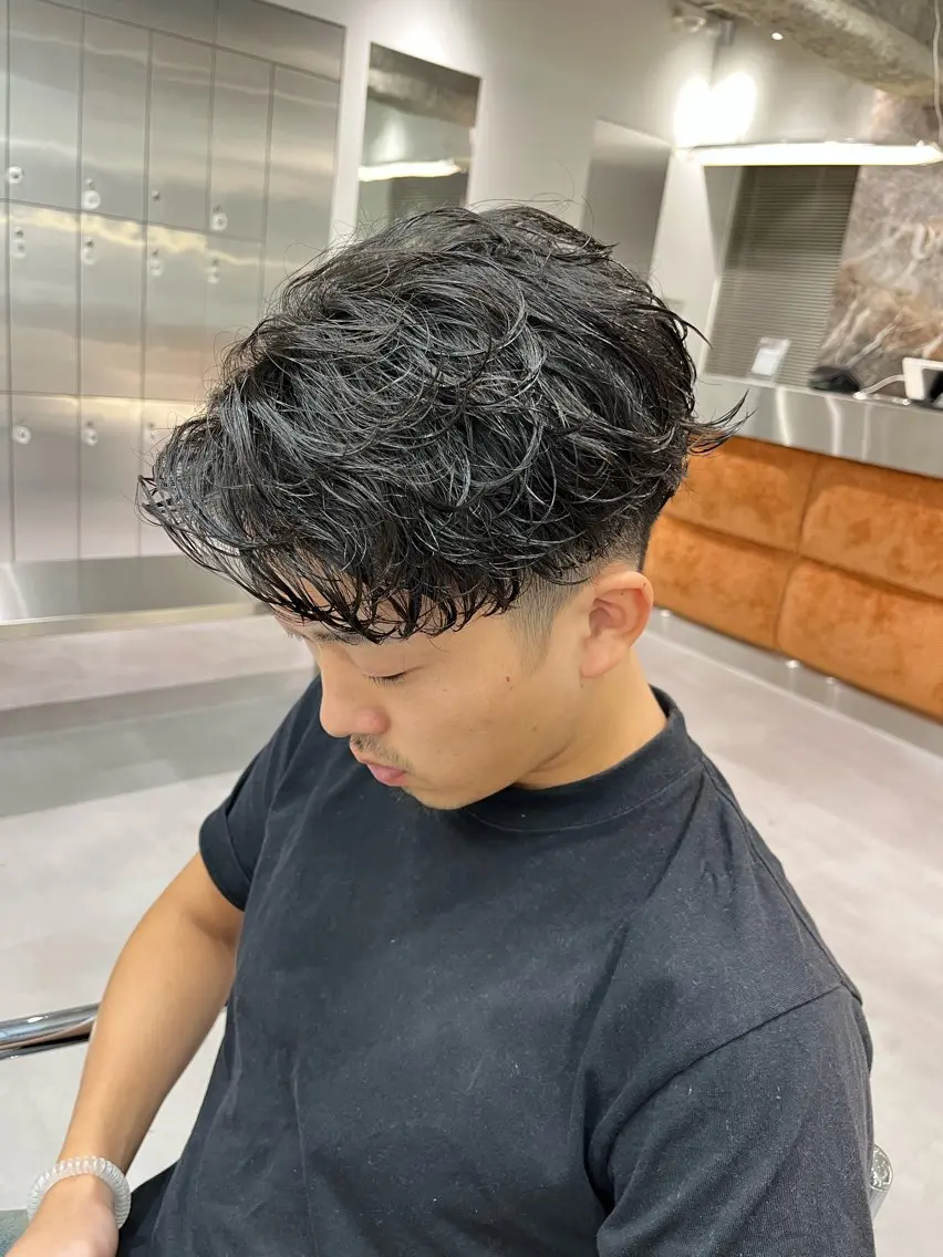 ショート パーマ メンズ ⚡メンズパーマフ ェードカットTomyのヘアスタイル