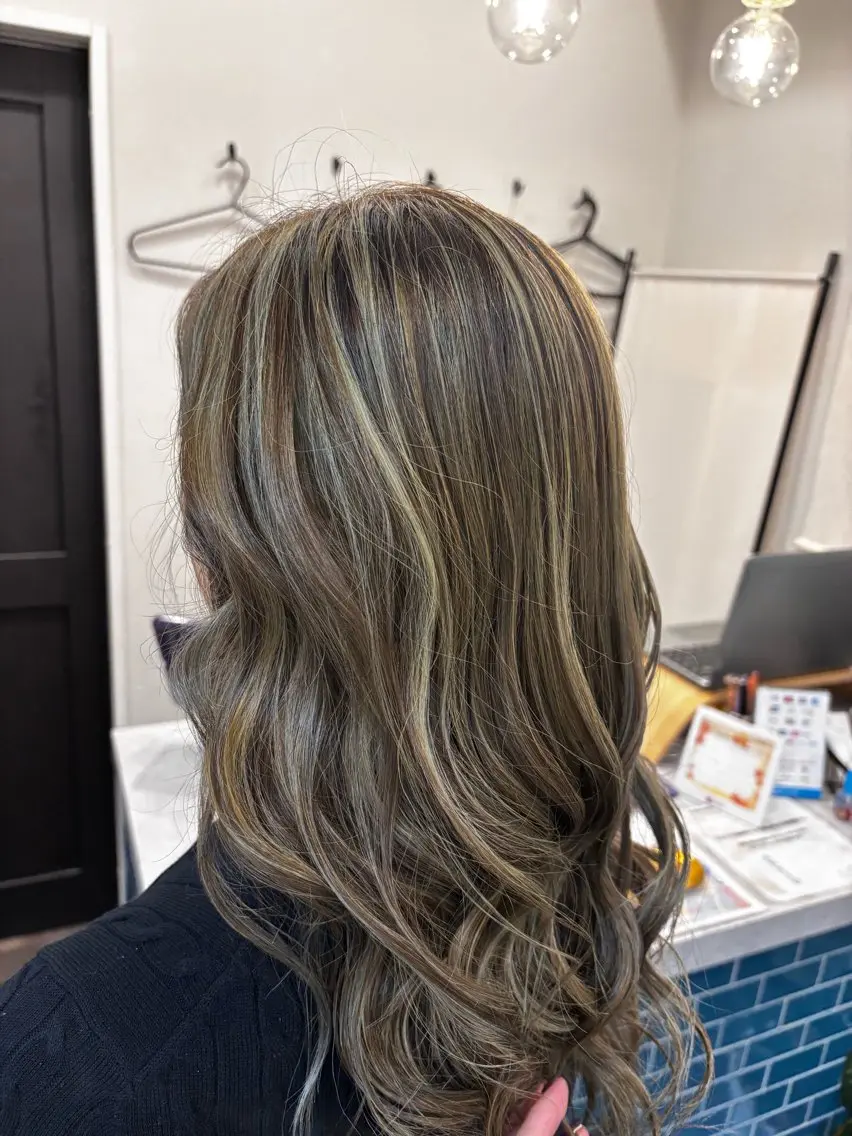 セミロング カラー ブリーチ 透明感カラー ハイライトカラー ハイライト ヘアカラー えぐち きよとのヘアスタイル