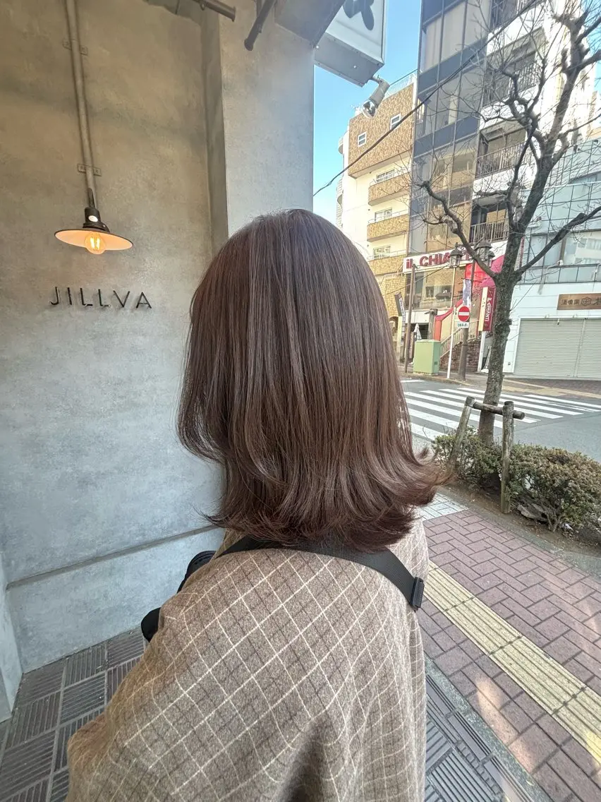 ミディアム カラー N° jillva 腰山 菜々美のヘアスタイル