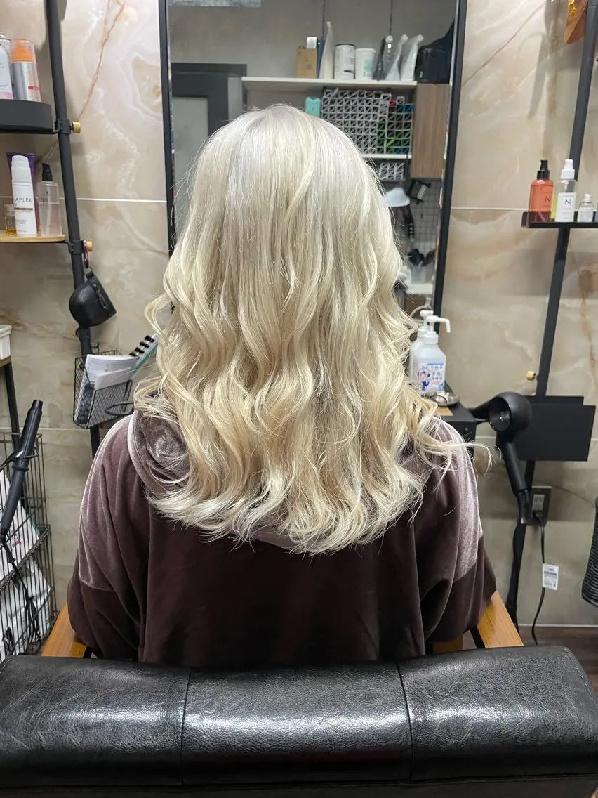 ミディアム カラー ブリーチ ケアブリーチ ヘアカラー トリートメント Lull1人美容室 バレイヤージュのヘアスタイル