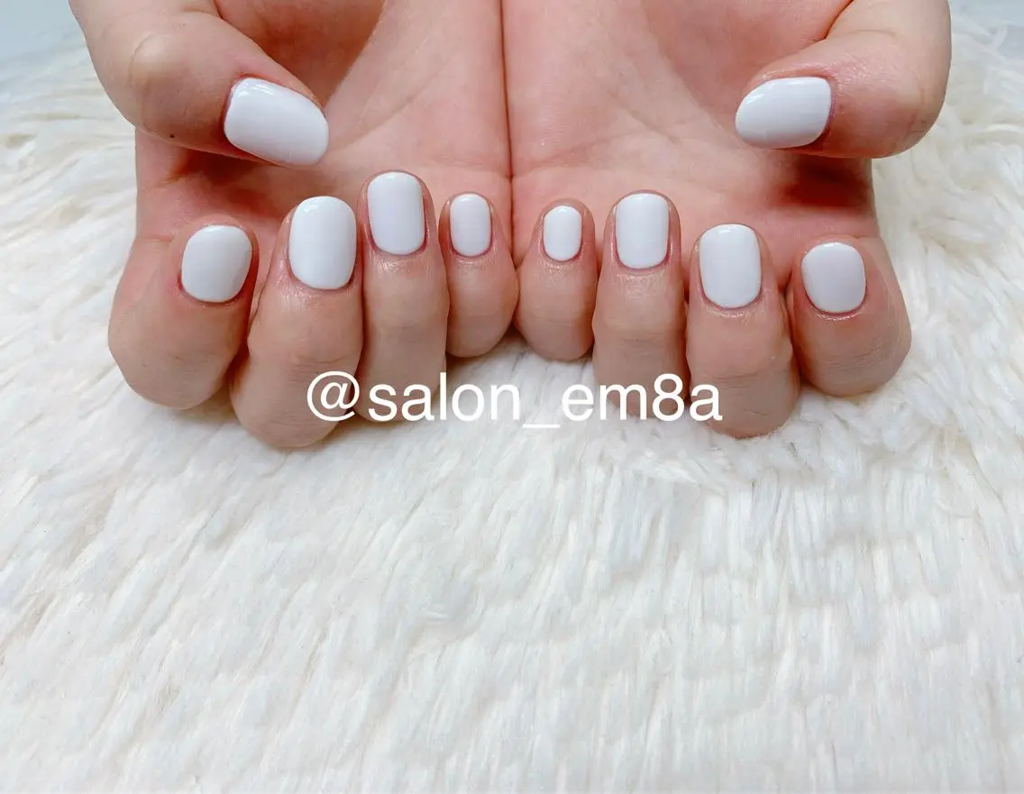 ネイル ジェルネイル ワンカラーネイル ショートネイル ホワイト ハンドネイル salon EM&A emiのネイルデザイン