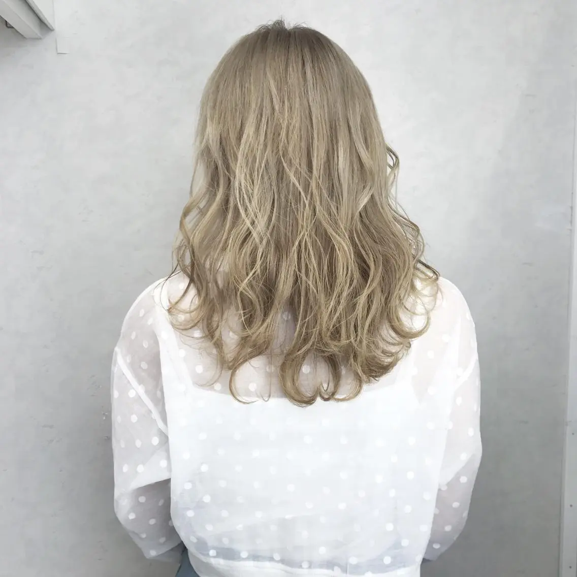 ロング カラー ベージュカラー ホワイトベージュ ヘアカラー TATSUYA アートディレクターのヘアスタイル