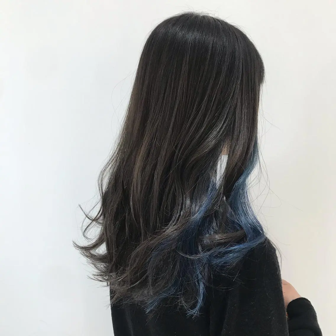 セミロング カラー イヤリングカラー インナーカラー ネイビーカラー 加藤 憂のヘアスタイル