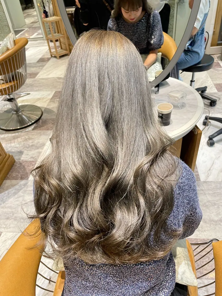 セミロング カラー ベージュカラー 黒髪 ブリーチ ブルーカラー ブルーブラック ヘアカラー 木屋元一/透明感 /前髪/レイヤーのヘアスタイル