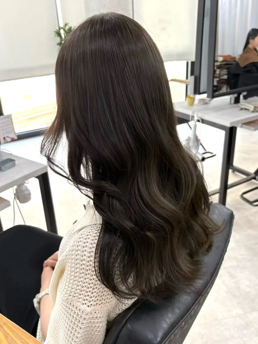 ロング カラー アッシュ カット ヘアカラー トリートメント 盛れる顔まわり✨🎀 レイヤー別所好葉のヘアスタイル