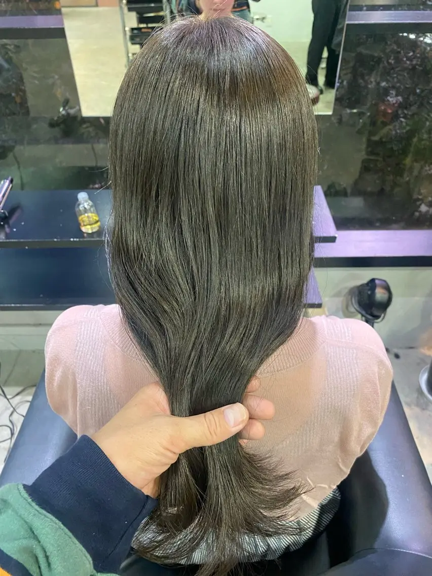 セミロング カラー グレージュ オリーブグレージュ オリーブグレー カット ヘアカラー トリートメント ✴︎赤み除去カラー daichi✴︎のヘアスタイル