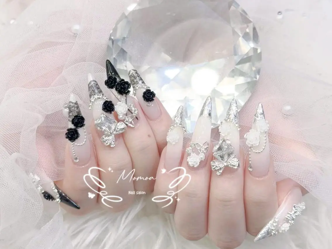 ネイル 長さ出し キラキラネイル 韓国ネイル ロングネイル マグネットネイル ハンドネイル ハンドケア MochiMochi 🎀新宿/長さ出しのネイルデザイン
