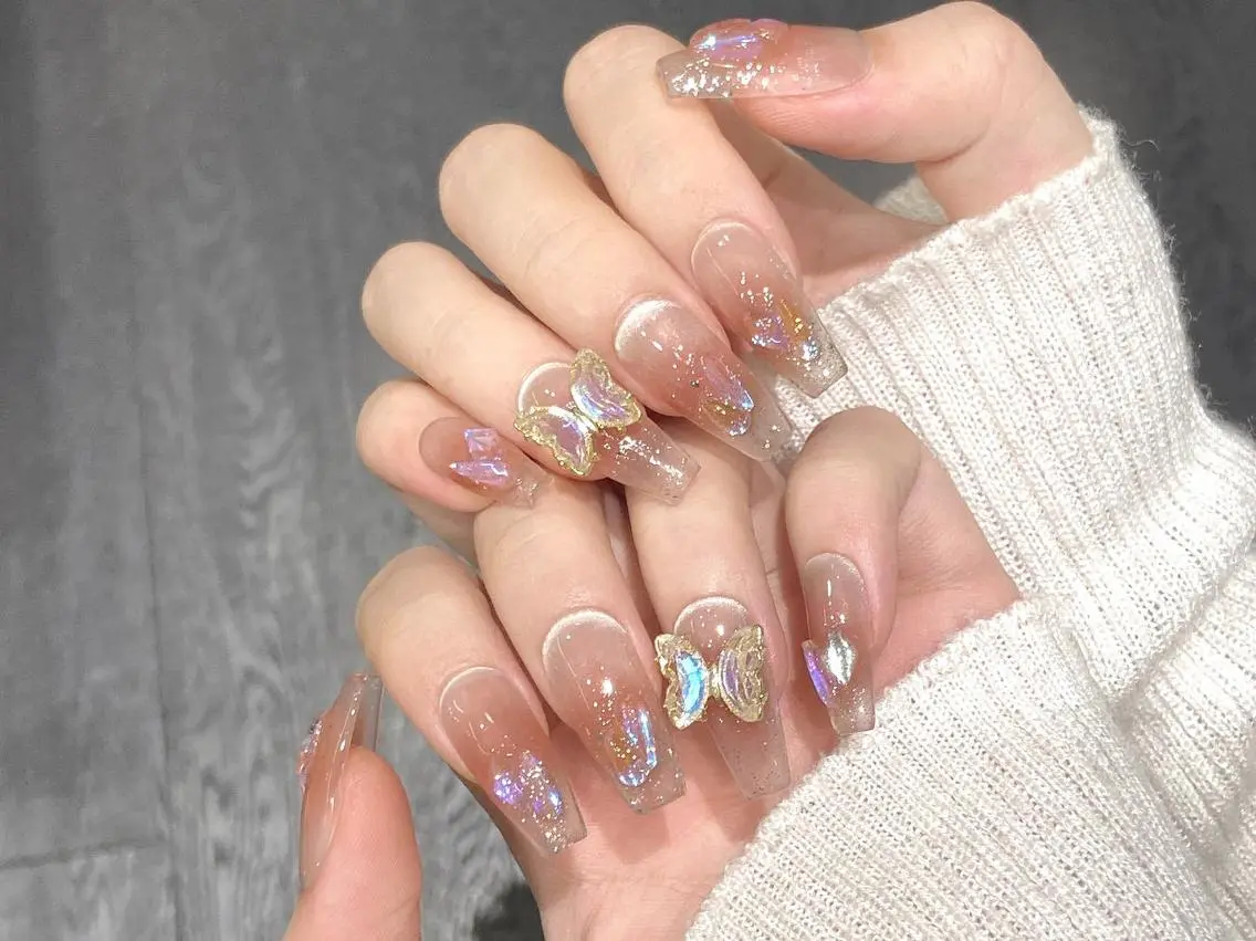 ネイル ゴージャス ロングネイル ワンカラーネイル スカルプネイル ストーンネイル 🌷Hana 🌷のネイルデザイン