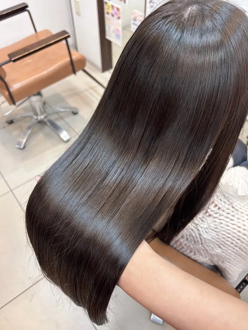 ロング カラー 透明感カラー グレージュ 阪田 真奈未のヘアスタイル