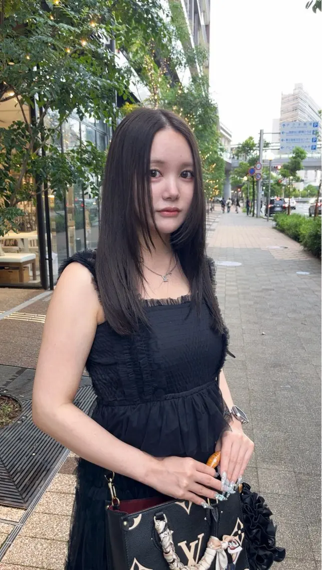 ミディアム 顔まわりレイヤー 顔周りカット レイヤーカット タケノウチ アユムのヘアスタイル