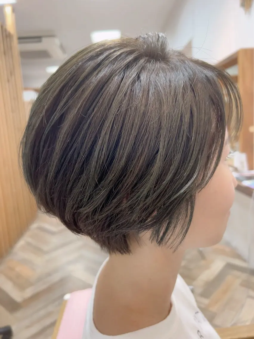 カット＋カラー(白髪染め含む)＋前処理トリートメント(前髪カット¥1100)の写真