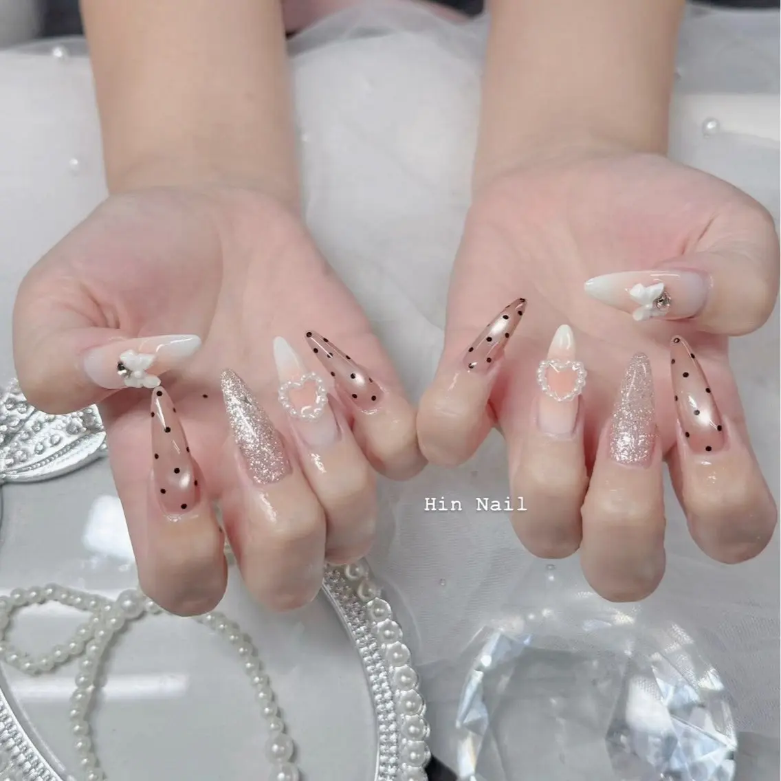 ネイル チークネイル ドット フットネイル フレンチネイル グラデーション ハンドネイル HIN NAILのネイルデザイン