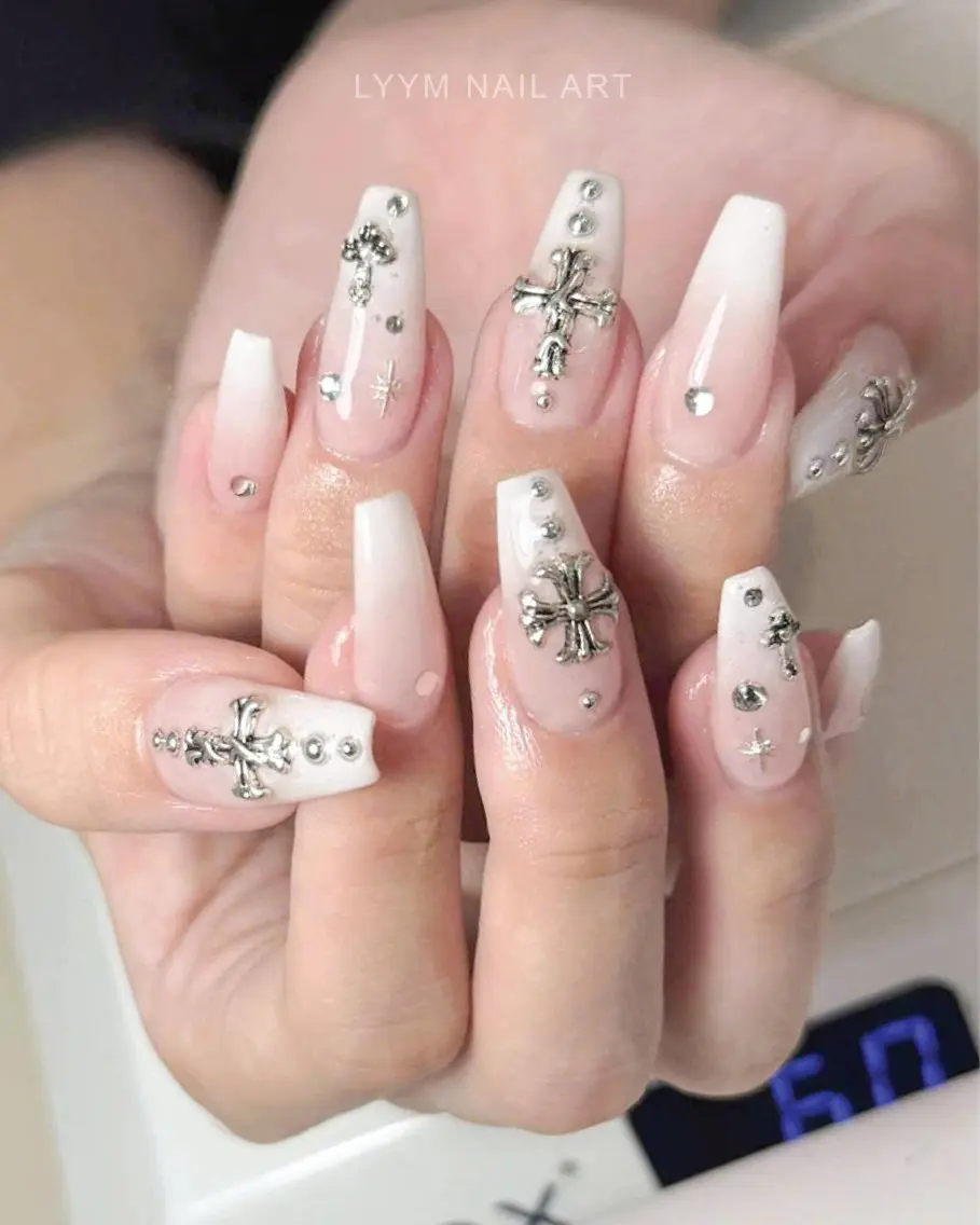 ネイル 長さ出し 韓国ネイル シルバー ストーンネイル ハンドネイル LYYM Salonのネイルデザイン