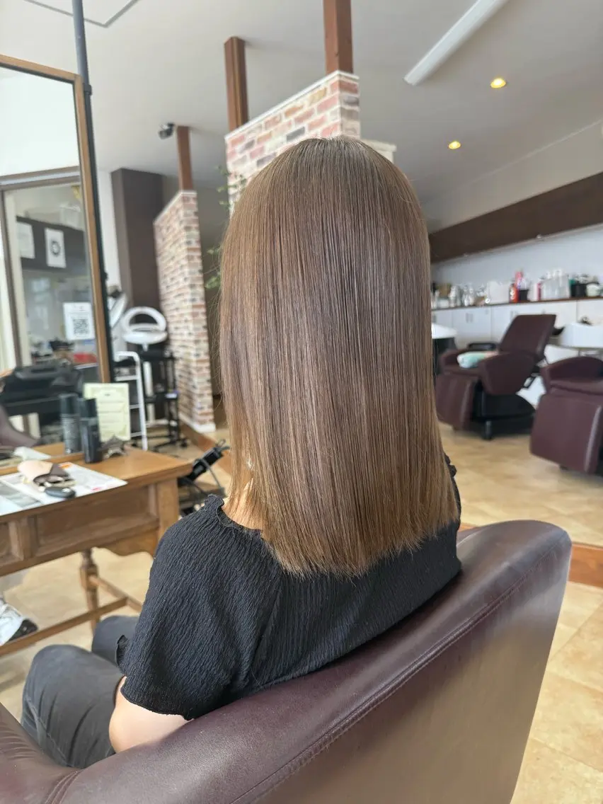 セミロング カラー ベージュカラー オリーブベージュ ヘアカラー 上村華女 髪質改善カラーのヘアスタイル