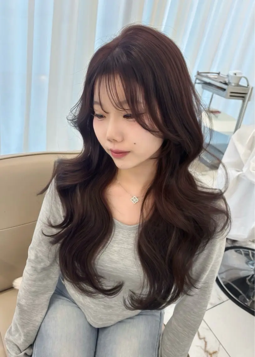 ロング カラー ロングレイヤー ベージュカラー くびれヘア 韓国風ヘア レイヤーカット カット ヘアカラー トリートメント ちい/韓国レイヤー /グレージュのヘアスタイル