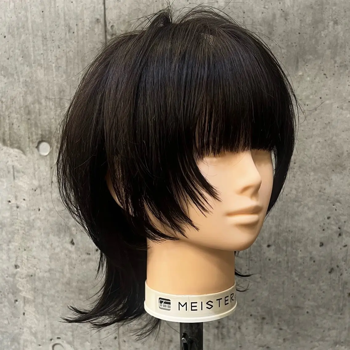 ショート カット ウルフ/レイヤー/ ブリーチカラーのヘアスタイル
