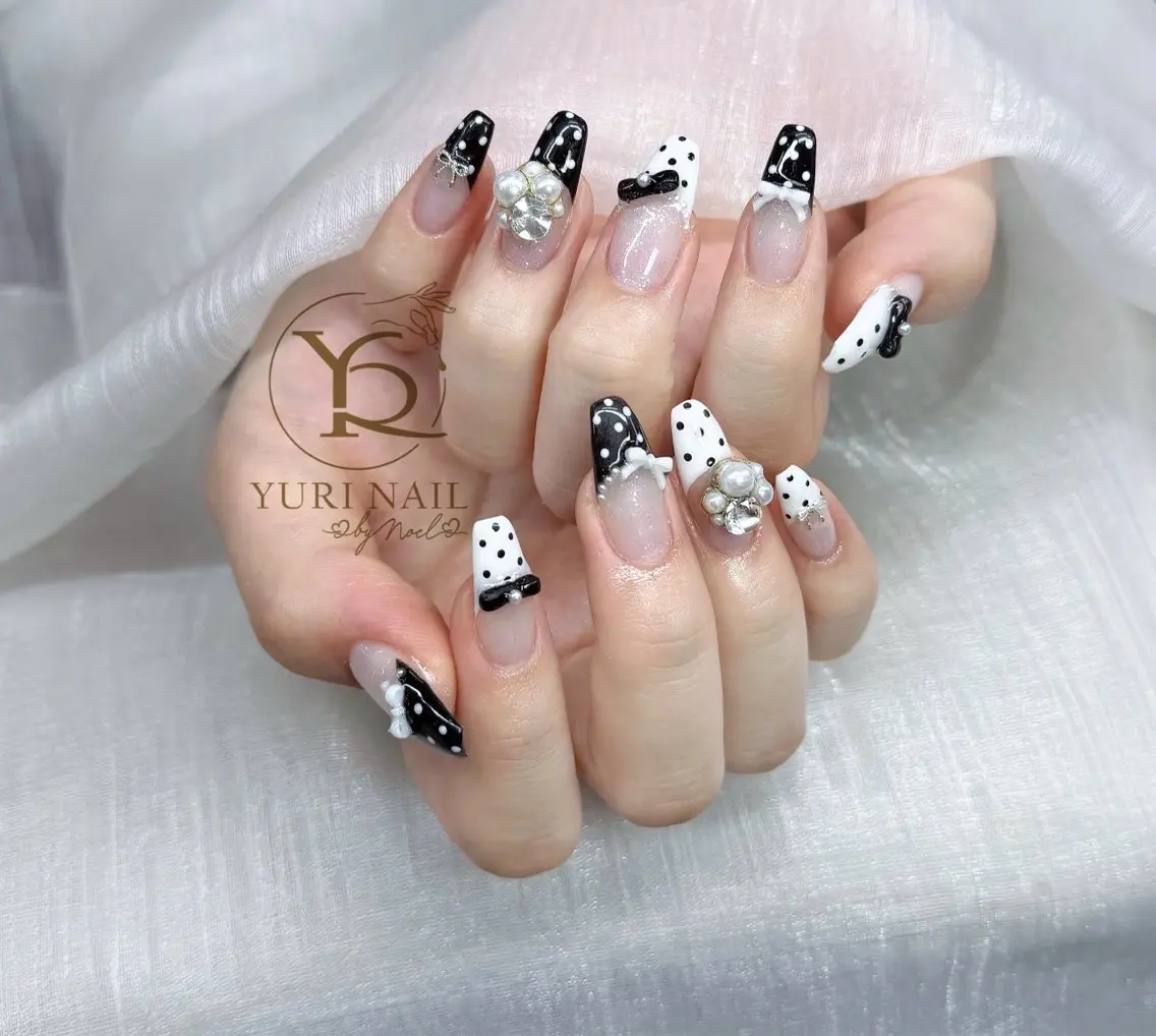 ネイル オーロラネイル ブルー チークネイル フレンチネイル キラキラネイル ハンドネイル フットネイル ハンドケア YURI Nail Funabashiのネイルデザイン