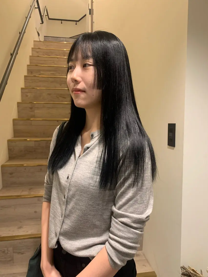 ロング カラー 黒髪 ロング カット ヘアカラー トリートメント 落合希 Olivebeigeのヘアスタイル