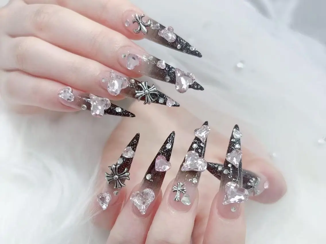 ネイル 長さ出し キラキラネイル 韓国ネイル ロングネイル マグネットネイル ハンドネイル ハンドケア Akira✨ nailのネイルデザイン