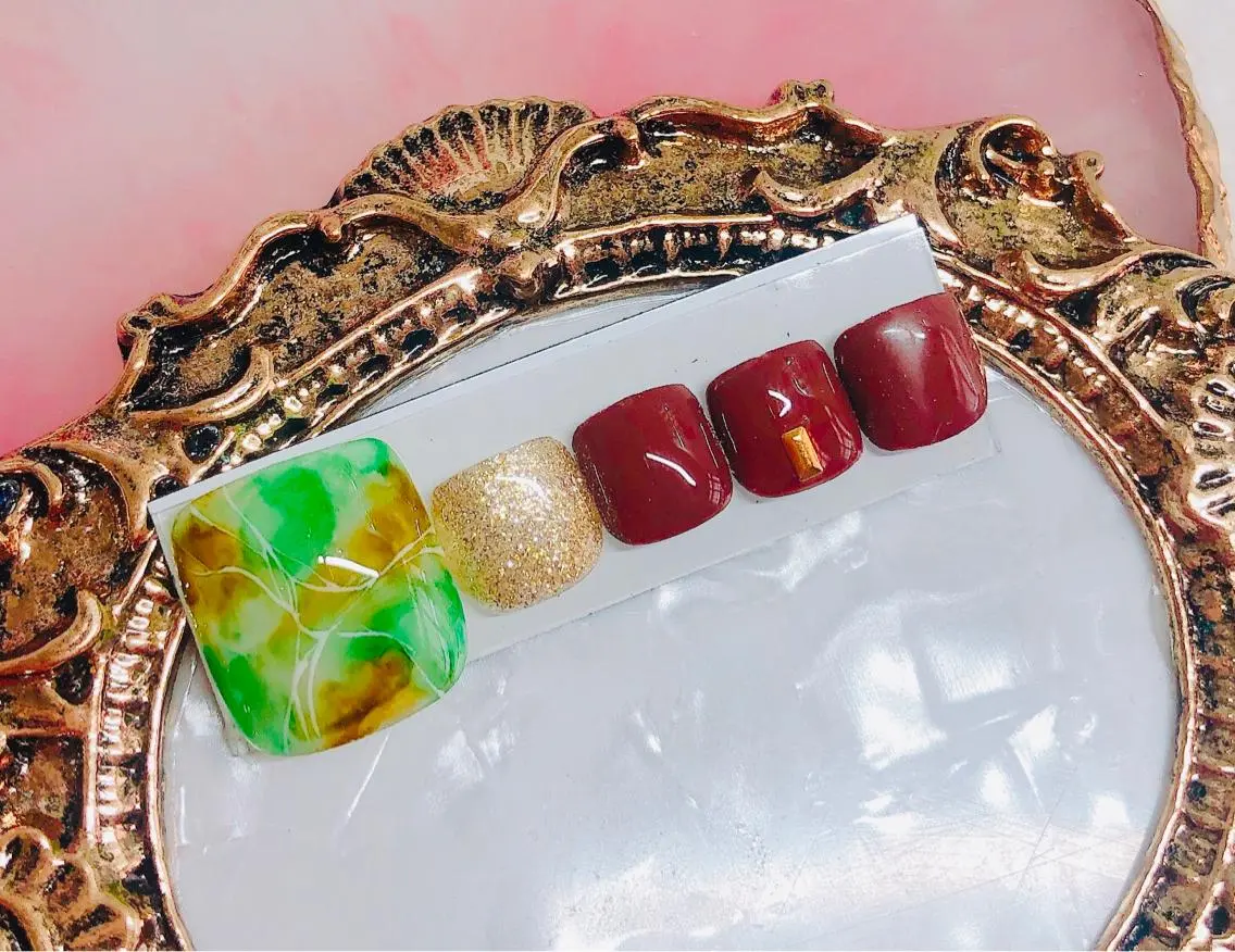 ネイル フットネイル フットネイル CROWN プライベートサロンのネイルデザイン