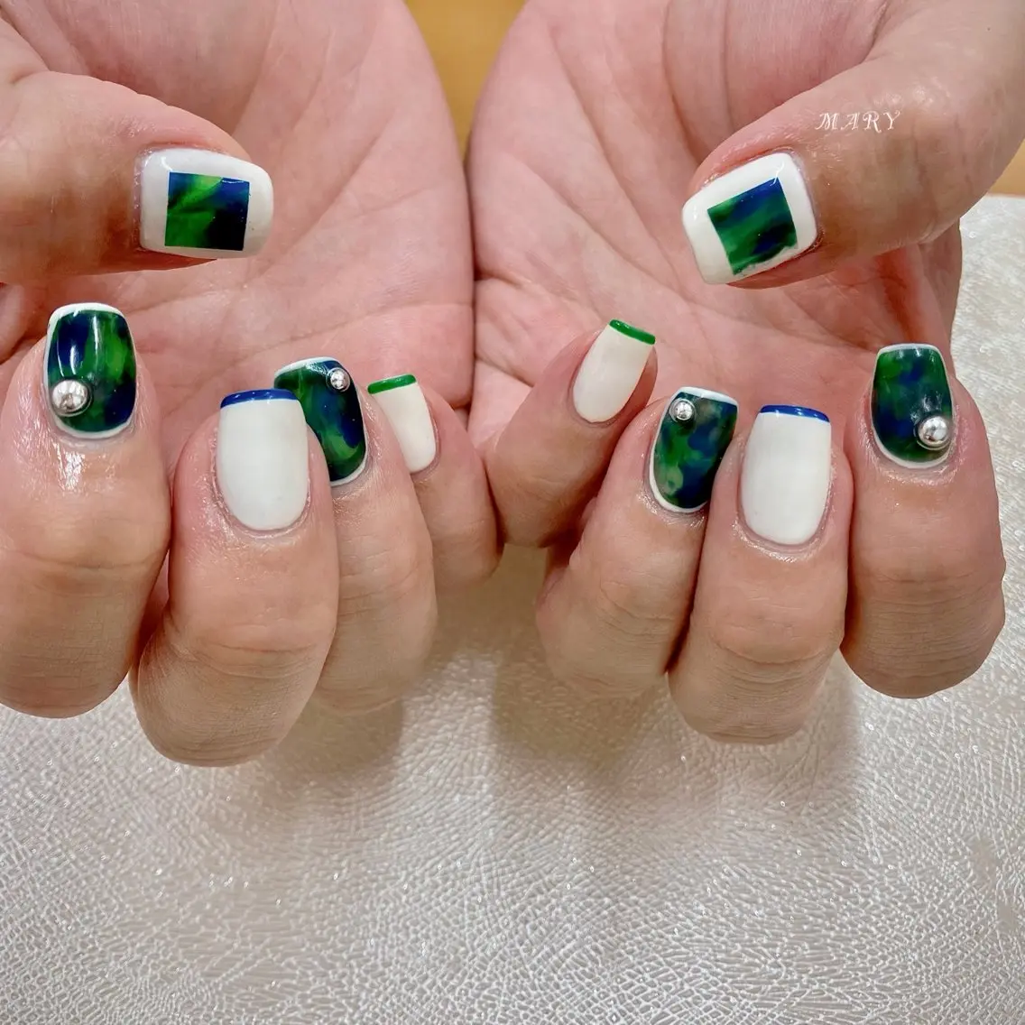 ネイル ブルー ニュアンスネイル ワンカラーネイル スクエアネイル ホワイト ハンドネイル Mary nail .narumiのネイルデザイン