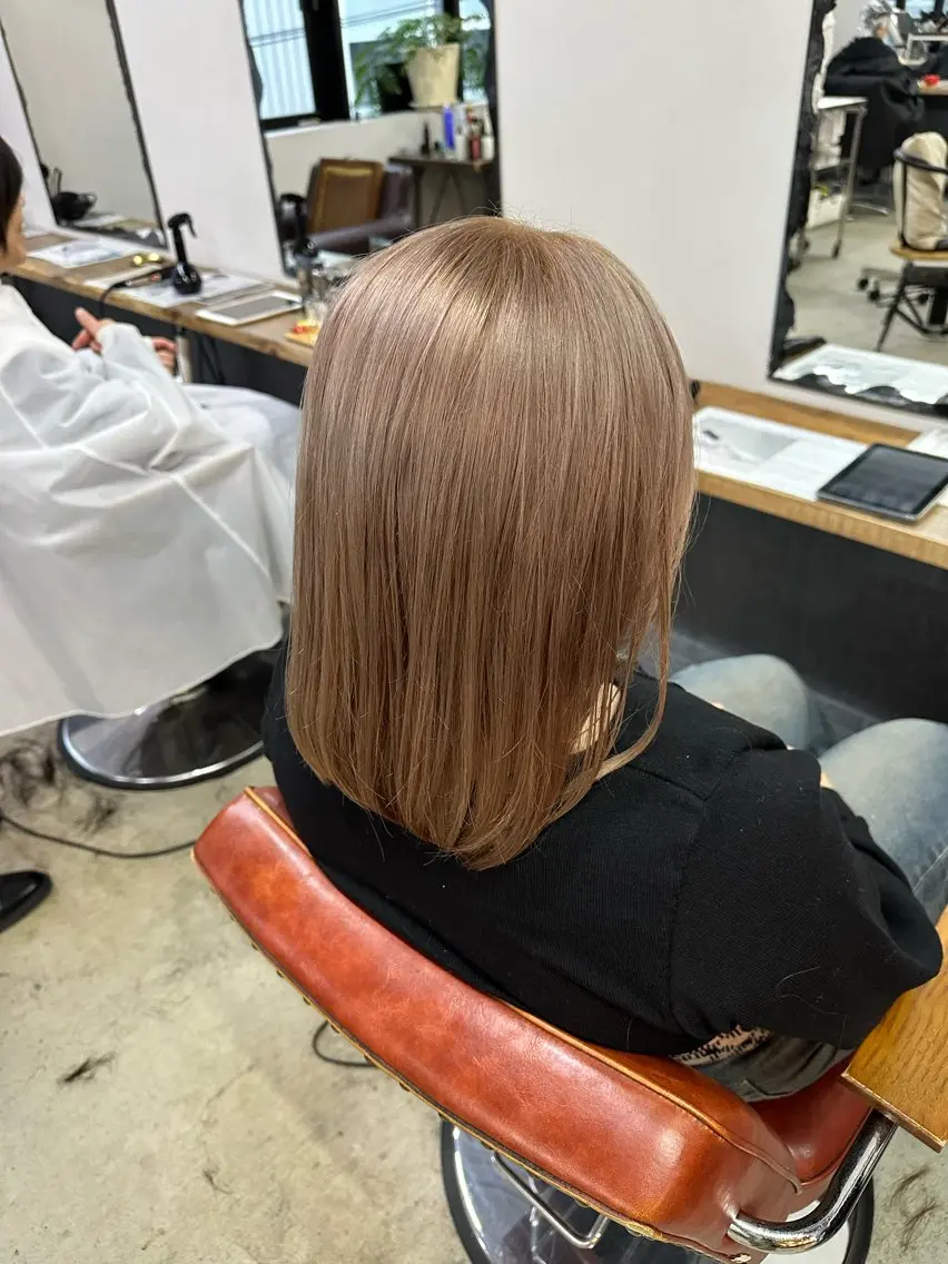 ミディアム カラー なるお 髪質改善ストレートのヘアスタイル