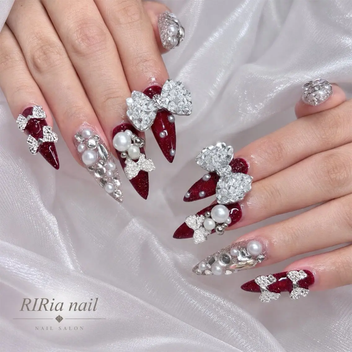 ネイル ボルドー リボン シルバー ハンドネイル 🎀RIRia nail🎀のネイルデザイン