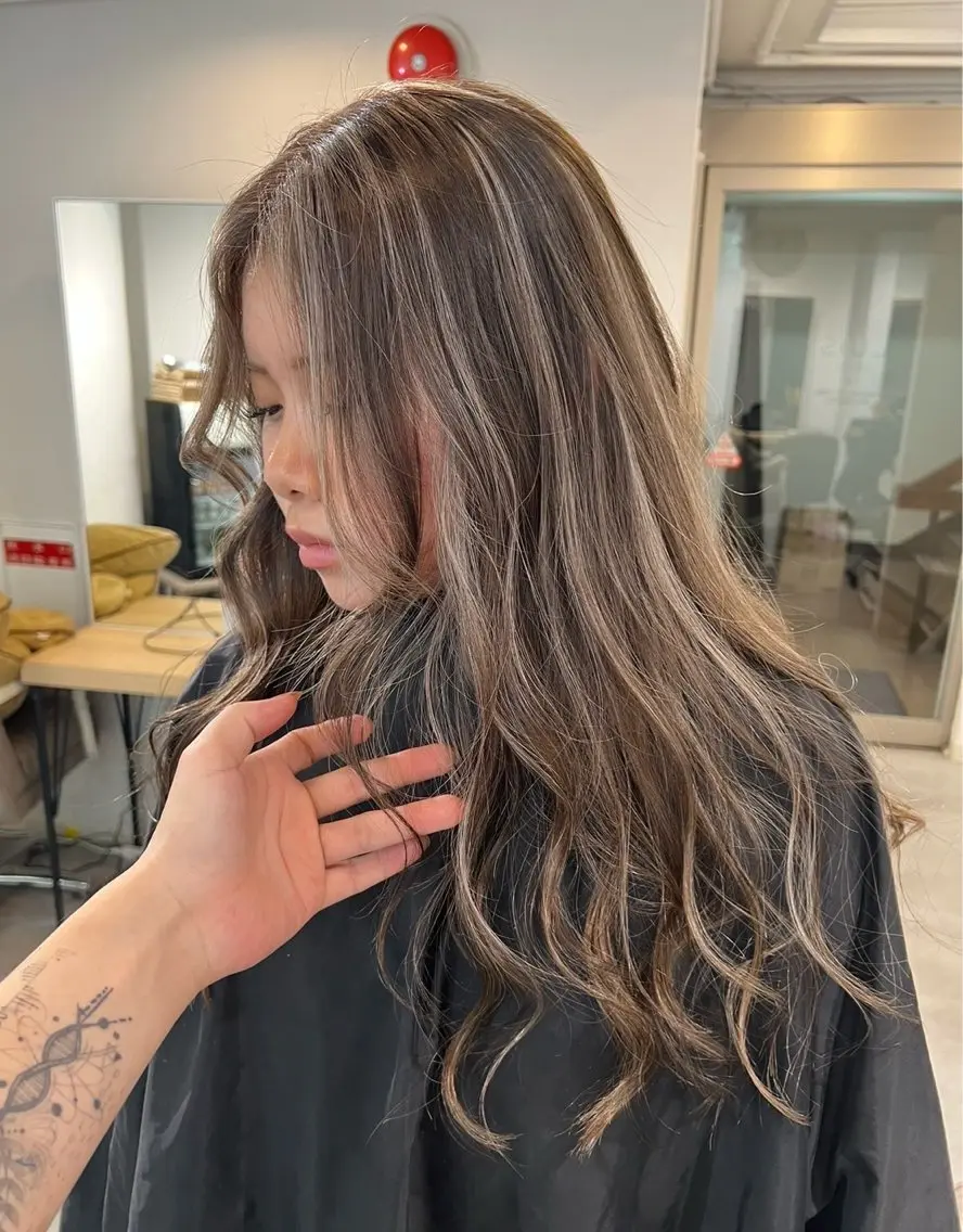 ロング カラー グレージュ ハイライトカラー ハイライト 指名数No.1 /NAOYAのヘアスタイル