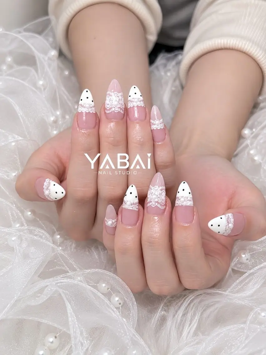 ネイル ドット フレンチネイル ガーリー 韓国ネイル レース YABAI NAIL 本通店のネイルデザイン