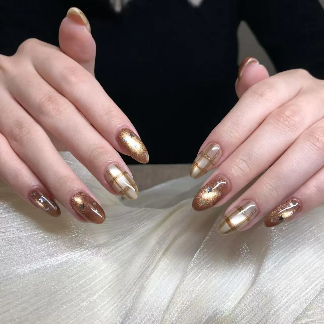 ネイル オーロラネイル チークネイル 長さ出し フットネイル フレンチネイル Kana🌻マツエク &Nailサロン💛のネイルデザイン
