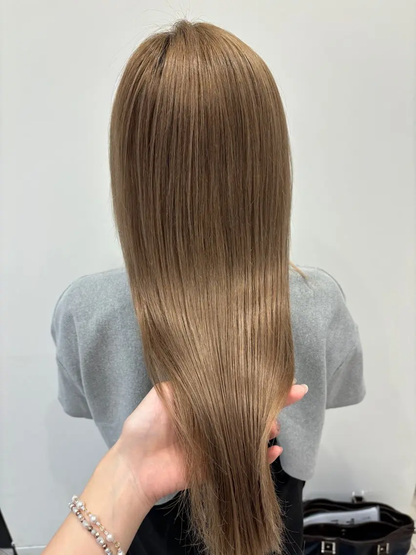 ロング カラー ベージュカラー ミルクティーベージュ ヘアカラー 💐レイヤー/透明感 カラー💐智口彩香のヘアスタイル