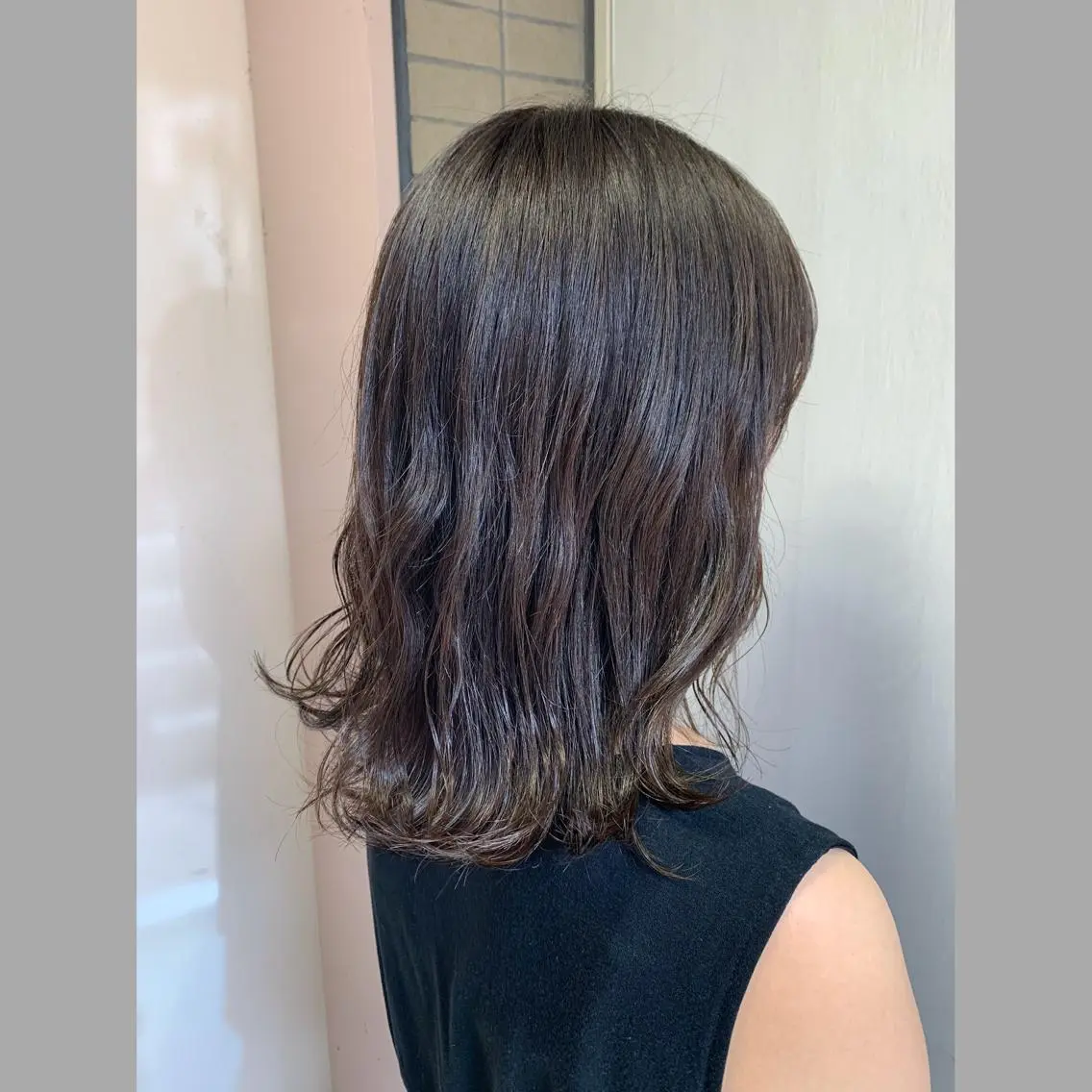 ミディアム アッシュ アッシュブラウン 浅沼 久瑠美のヘアスタイル