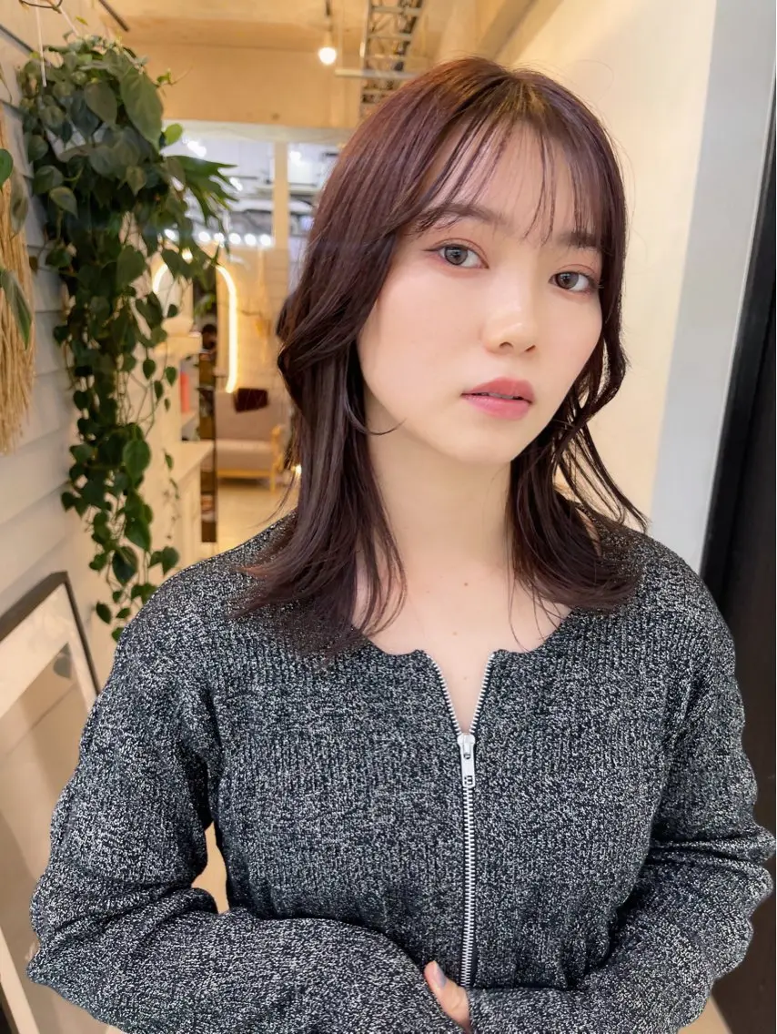 ミディアム カラー ミディアムレイヤー ブリーチ ダブルカラー ブリーチなしカラー くびれヘア カット ヘアカラー トリートメント AiM 大名　似合わせカットのヘアスタイル
