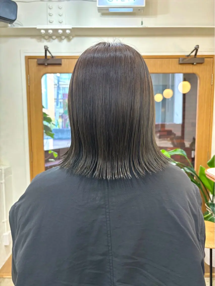 ミディアム カラー ベージュカラー 透明感カラー オリーブベージュ ボブ 外ハネヘア カット ヘアカラー トリートメント ayano🫧 《CIEN》のヘアスタイル