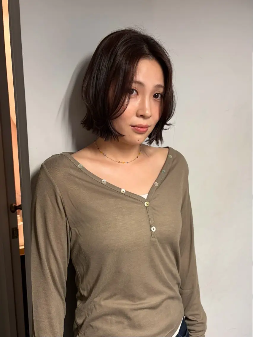 ショート カラー ボブレイヤー ブラウンカラー ラベンダーカラー ラベンダーブラウン ボブ カット ヘアカラー トリートメント ボブ/ミディアム RIONAのヘアスタイル