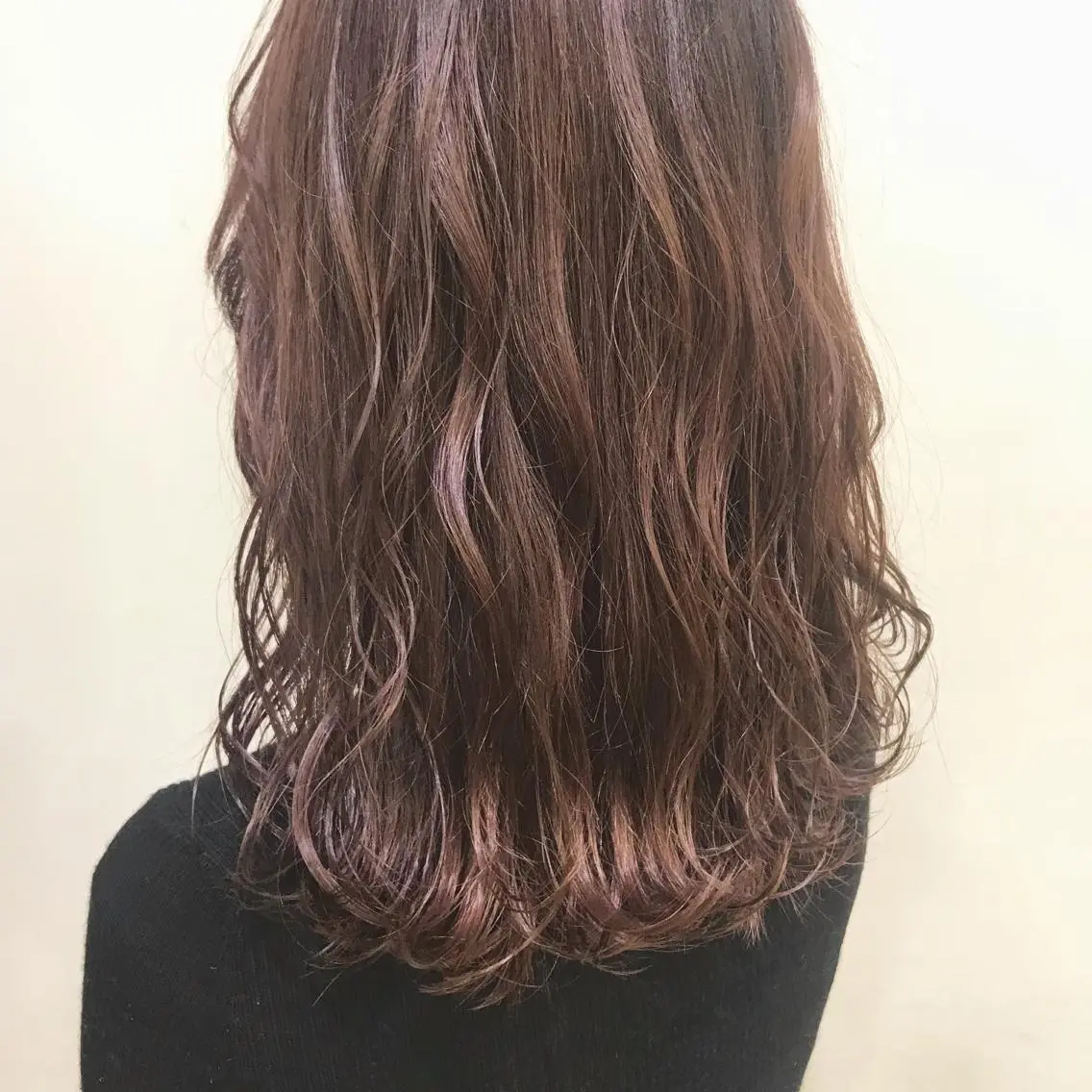 セミロング カラー ピンクカラー ピンクパープル パープルカラー AMI ウルフパーマ/メンズのヘアスタイル