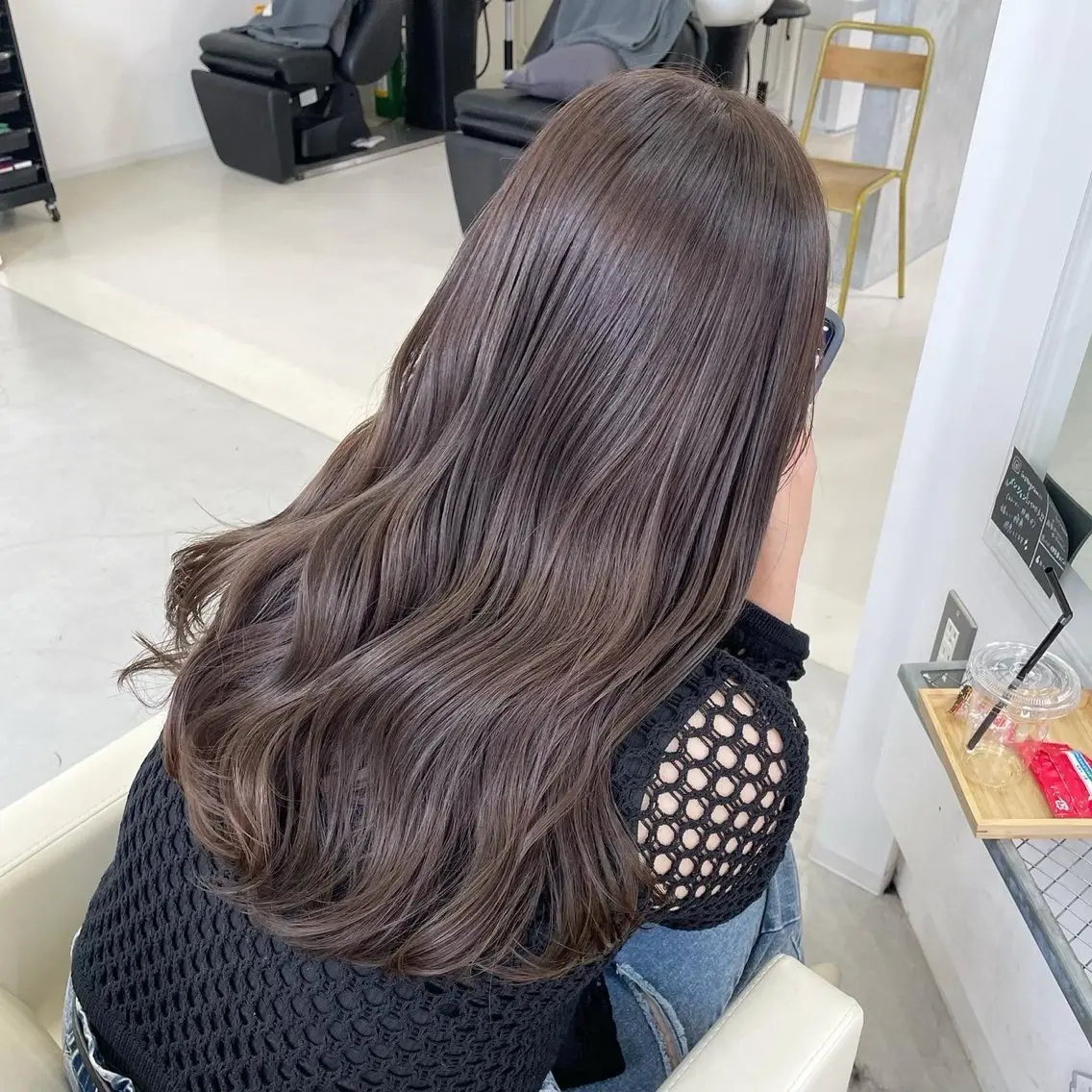 ミディアム カラー ボブレイヤー ベージュカラー ブリーチ ダブルカラー グレージュ カット ヘアカラー トリートメント SOLUA 岐阜のヘアスタイル