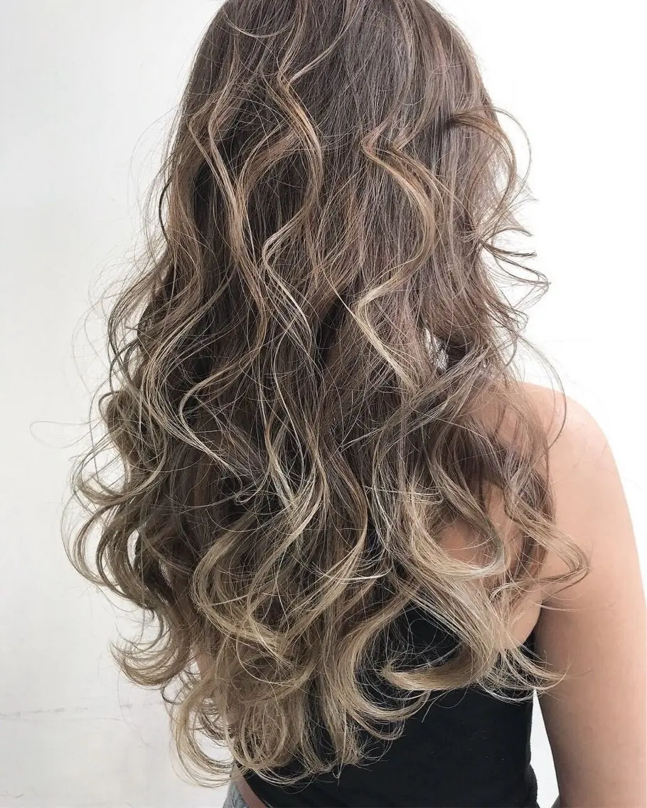 カラー 🎨たくや/レイヤー /艶ハイトーン🎨のヘアスタイル