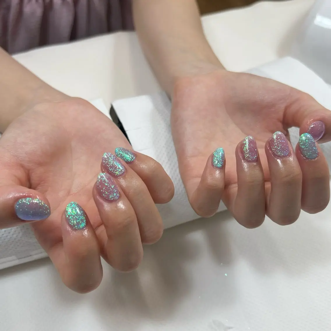 ネイル ラメ(グリッター) 水色 ピンク ハンドネイル Nishimura Amiのネイルデザイン