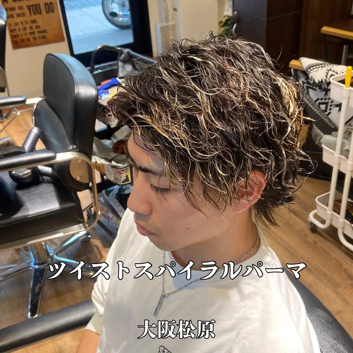 カット＋各種パーマ＋メッシュ（ハイライト）の写真