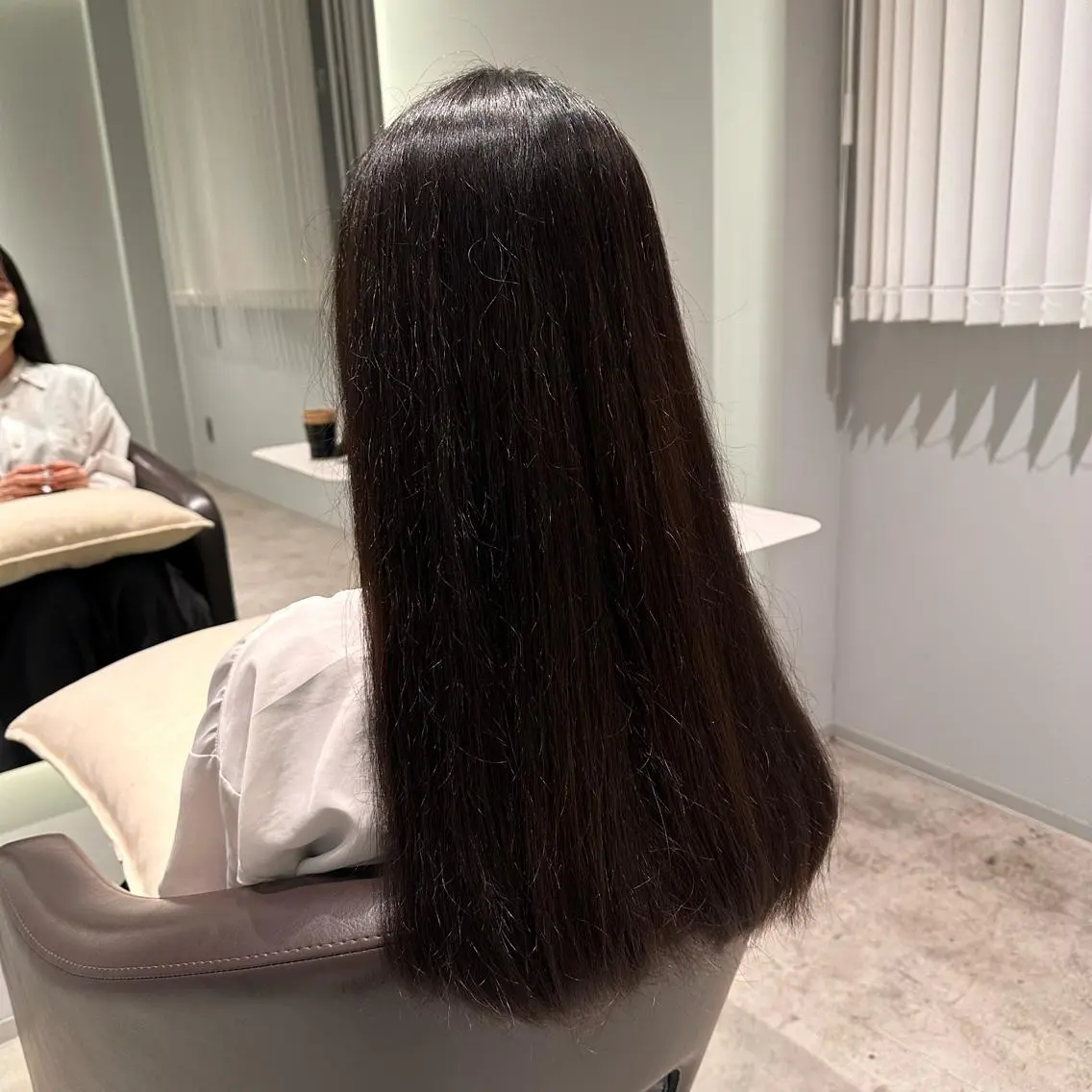 セミロング カラー 縮毛矯正 髪質改善ストレート 中林優太のヘアスタイル