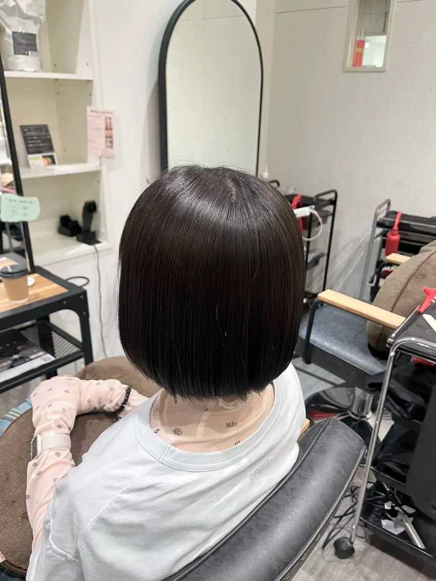 ショート カラー 黒髪 ブルーカラー ブルーブラック 透明感カラー cocotte🫧 kotomiのヘアスタイル