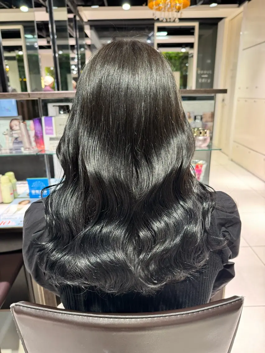 セミロング カラー レイヤー×艶髪🤎. 𝜗𝜚hitomiのヘアスタイル